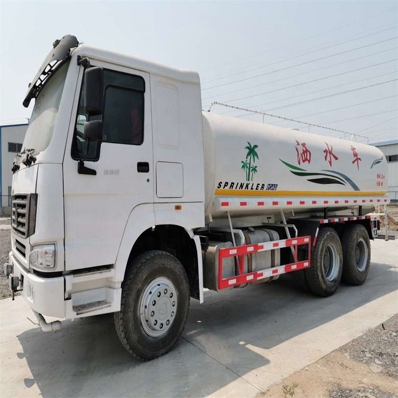 Un réservoir en acier au carbone Isuzu Howo camion d'eau en parfait état Japon importé d'occasion