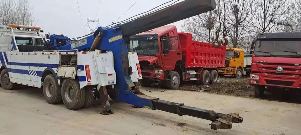 4x2/6x2/6x4/8x4/8x6/4x4/6x6 Camion de démolition à grande puissance