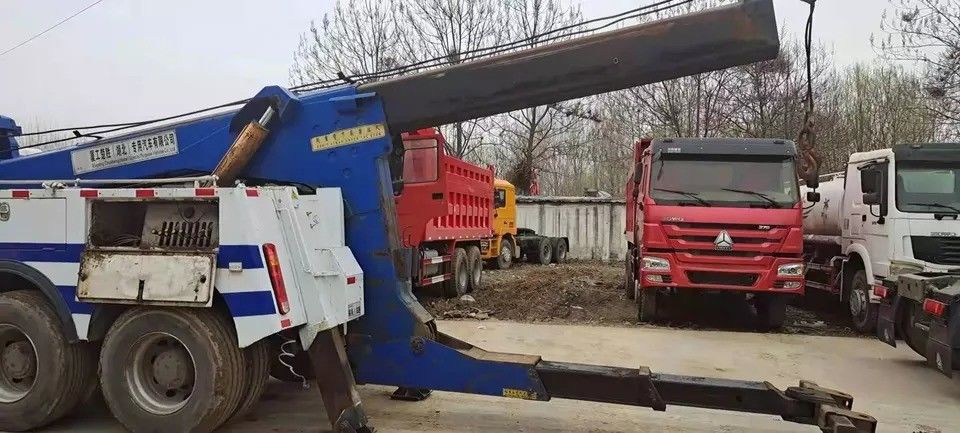 4x2/6x2/6x4/8x4/8x6/4x4/6x6 Camion de démolition à grande puissance