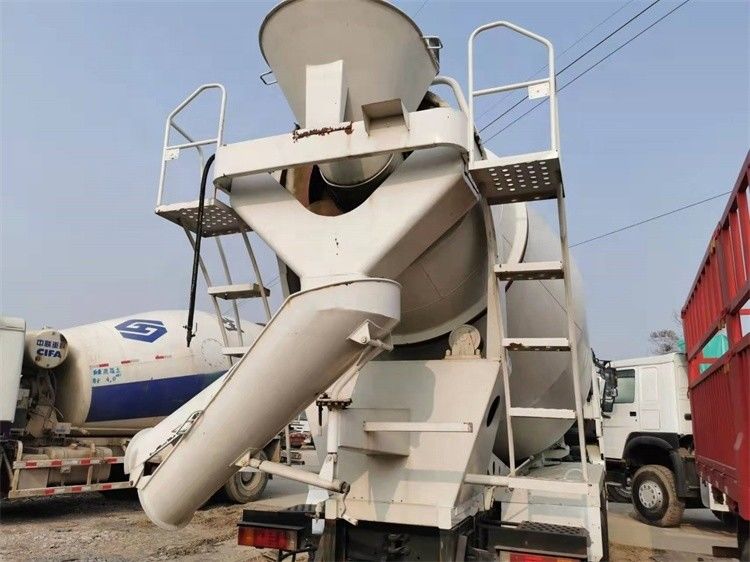 Camion à béton à béton Shacman F3000 d'occasion avec vitesse de mélange de tambour de 20 r/min