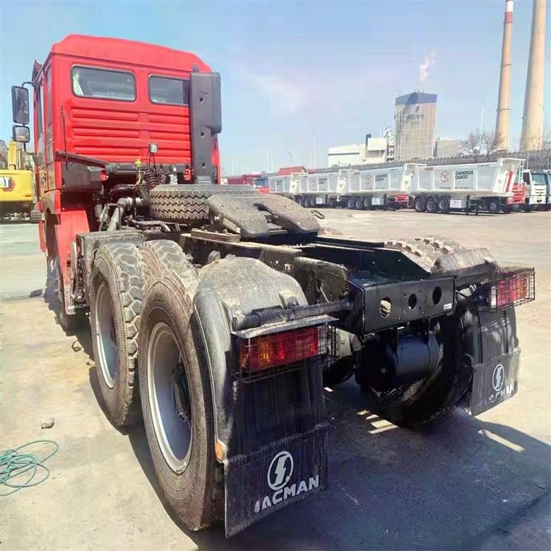 6x4 8x4 Tracteur camion-décharge pour le transport minier 10 pneus 12 pneus Shacman X3000