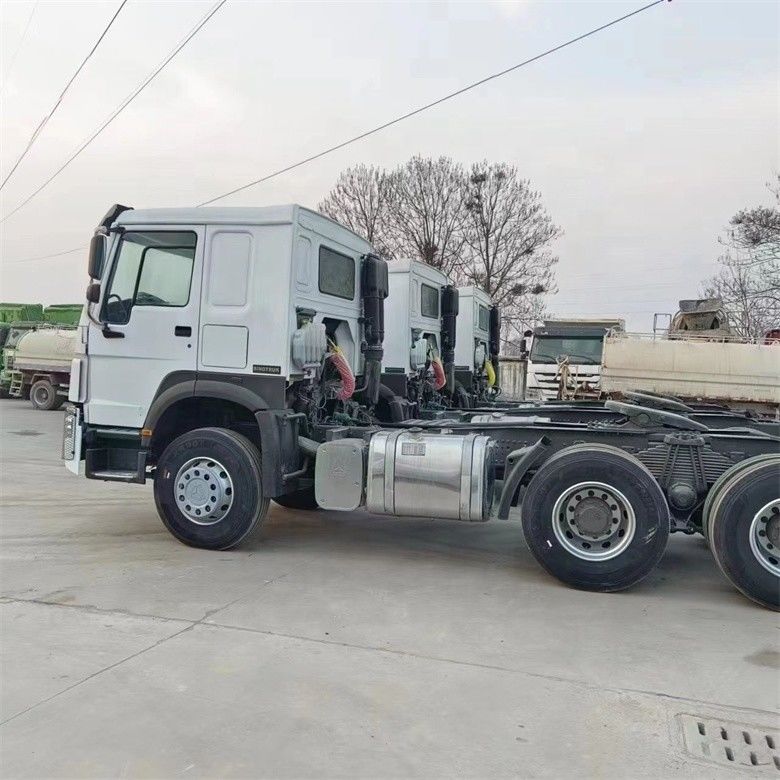 Modèle d'embrayage 430 Unités de tête de remorque à remorque Sinotruk Tracteur pour l'efficacité des camions lourds