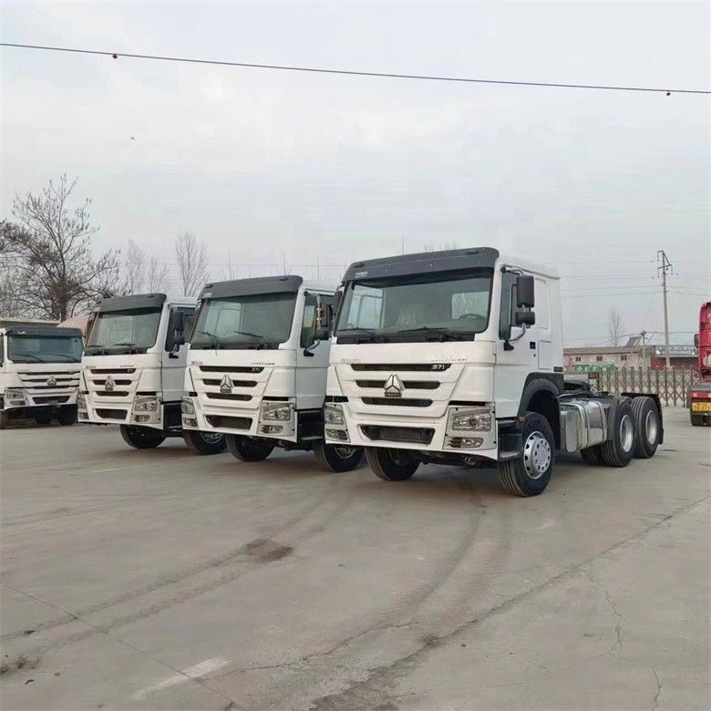 Modèle d'embrayage 430 Unités de tête de remorque à remorque Sinotruk Tracteur pour l'efficacité des camions lourds