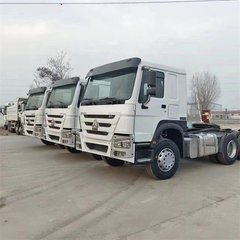 Modèle d'embrayage 430 Unités de tête de remorque à remorque Sinotruk Tracteur pour l'efficacité des camions lourds