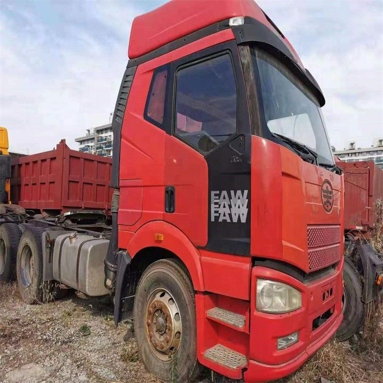 Camion tracteur d'occasion 6x4 FAW Tête de camion avec boîte de vitesses manuelle et bon état