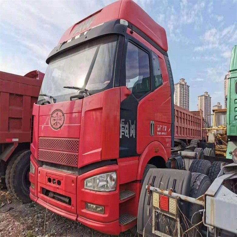 Camion tracteur d'occasion 6x4 FAW Tête de camion avec boîte de vitesses manuelle et bon état