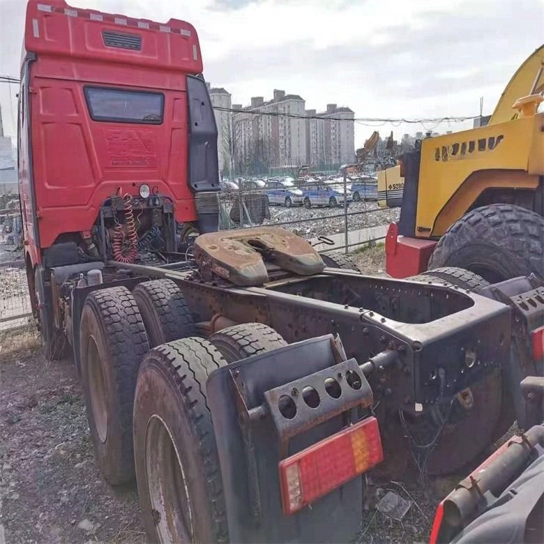 Camion tracteur d'occasion 6x4 FAW Tête de camion avec boîte de vitesses manuelle et bon état