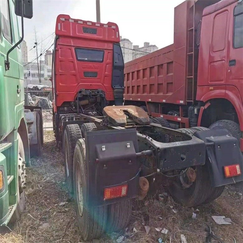 Camion tracteur d'occasion 6x4 FAW Tête de camion avec boîte de vitesses manuelle et bon état