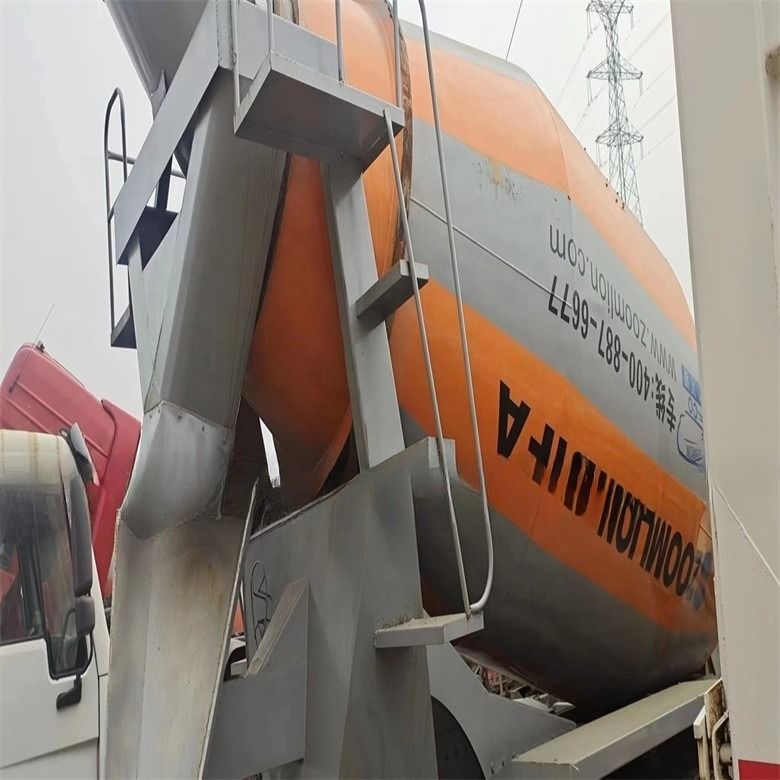 7M3/H Productivité utilisée HOWO Camion de mélangeur de béton 6*4 371HP 375HP en bon état