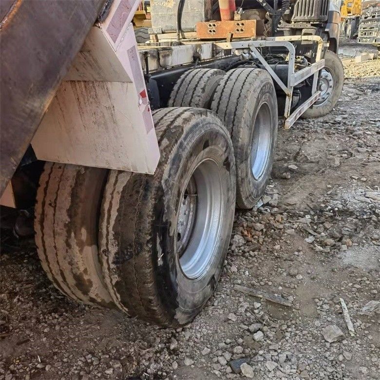 Système multimédia utilisé HINO 6*4 Chariot de décharge 700 pour la construction lourde