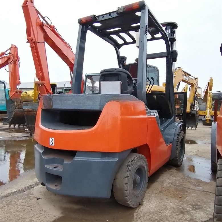 Le chariot élévateur multi-fonctionnel de 3 tonnes importé du Japon est prêt pour une utilisation à temps partiel