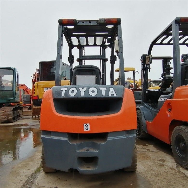 Le chariot élévateur multi-fonctionnel de 3 tonnes importé du Japon est prêt pour une utilisation à temps partiel