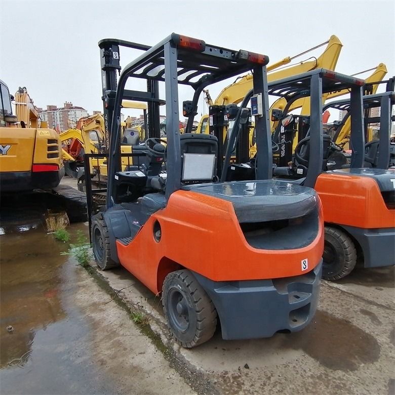 Le chariot élévateur multi-fonctionnel de 3 tonnes importé du Japon est prêt pour une utilisation à temps partiel
