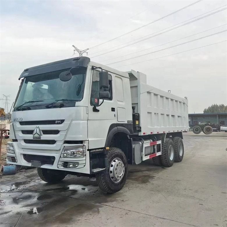 Système multimédia équipé de 6x4 Howo Dump Truck sinotruck 371 LHD avec et direction gauche