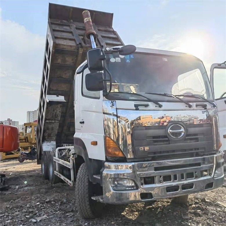 Vélos d'occasion japonais Hino utilisés avec moteur YUCHAI pendant les heures de travail 2020