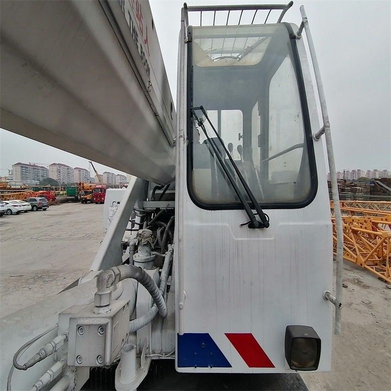 Crane mobile à roues de 20 tonnes Zoomlion QY25V d'occasion avec 3000 à 4000 heures de travail