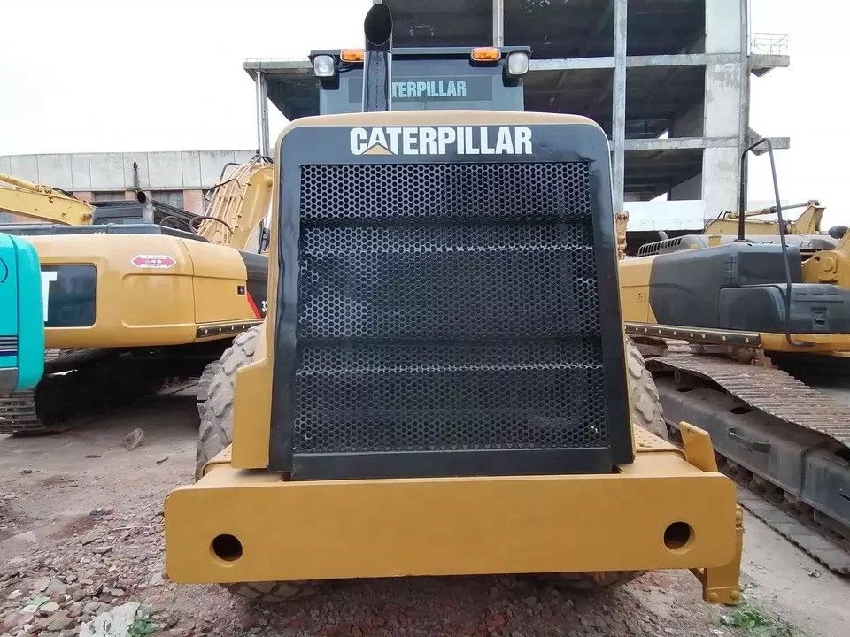 En bon état CAT CS-583D, rouleau de route à tambour unique vibrant avec pièces de rechange d'origine