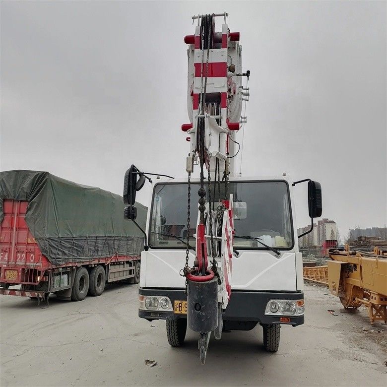 Zoomline QY25V Grue routière de 25 tonnes en excellent état avec 1900-2000 heures de travail