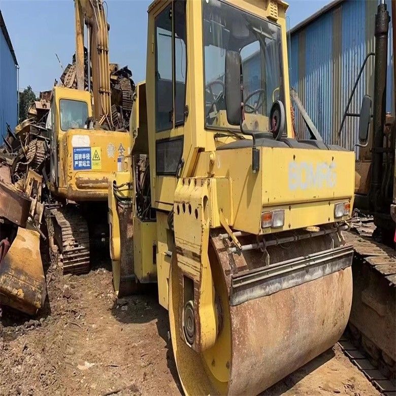 10 tonnes de poids de fonctionnement utilisé BOMAG BW 202 AHD-2 rouleau routier et performances garanties