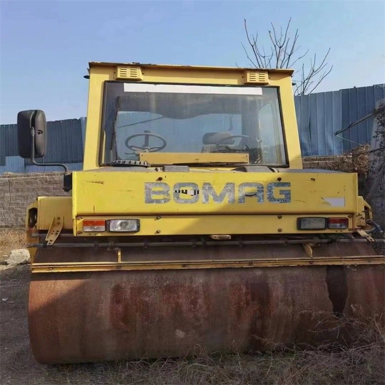 10 tonnes de poids de fonctionnement utilisé BOMAG BW 202 AHD-2 rouleau routier et performances garanties