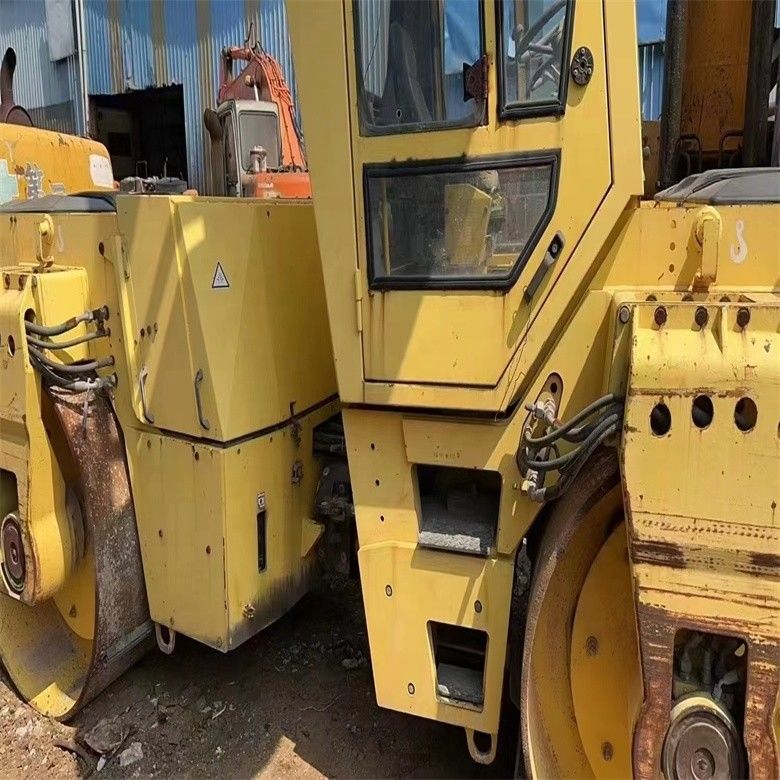 10 tonnes de poids de fonctionnement utilisé BOMAG BW 202 AHD-2 rouleau routier et performances garanties
