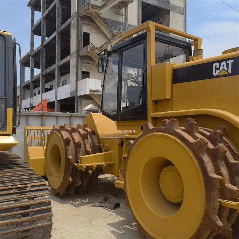 35 tonnes d'occasion Caterpillar Cat 826G compacteur en excellent état couleur originale Japon