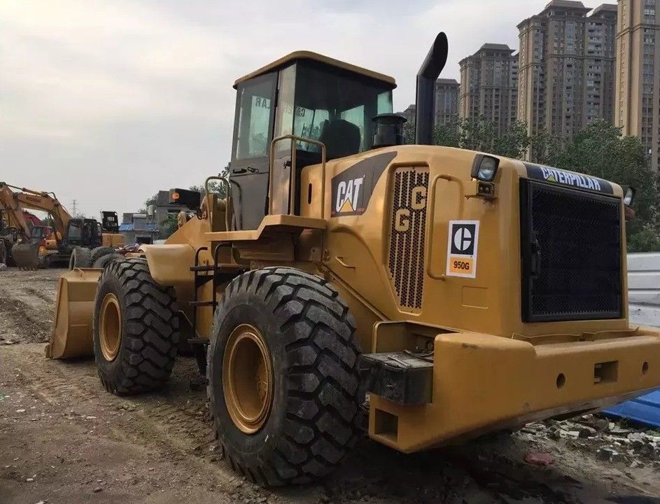 Déchargement du log 5 tonnes d'occasion Japon Caterpillar 950G chargeur d'occasion Cat 950 chargeur manuel à roues