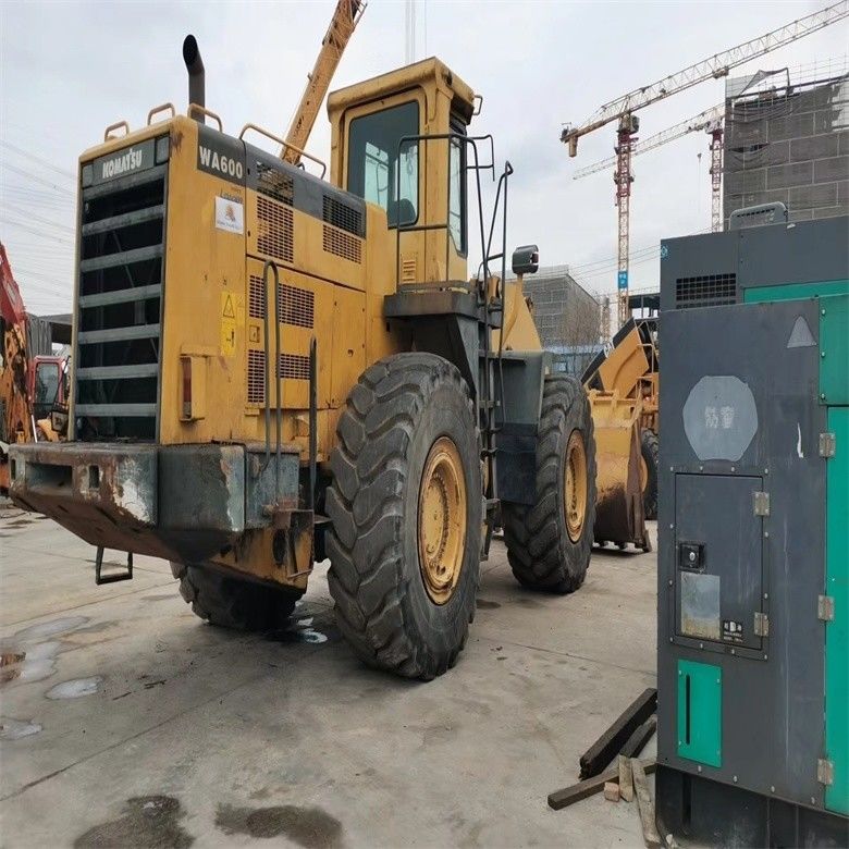 Construction 12 tonnes utilisée Komatsu WA600-3 chargeur à roues 600 modèle chargeur à tête avant lourd WA600-6