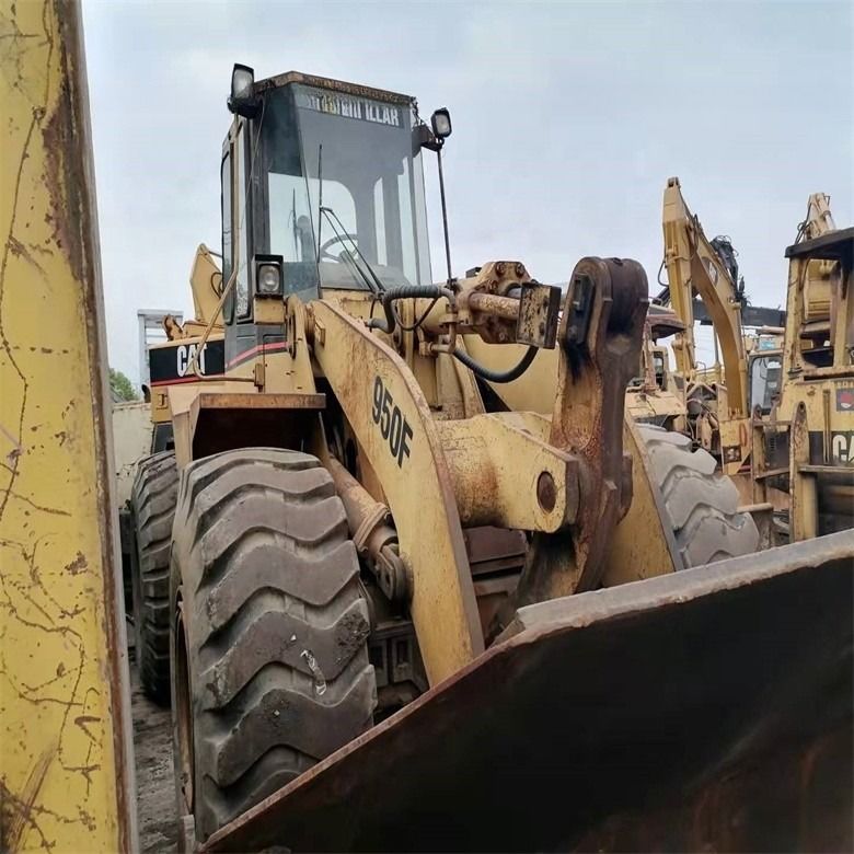 Caterpillar 950F, chargeuse à roues de 17 tonnes, de cylindrée de 6,6 litres et de 3200 à 3300 heures de travail