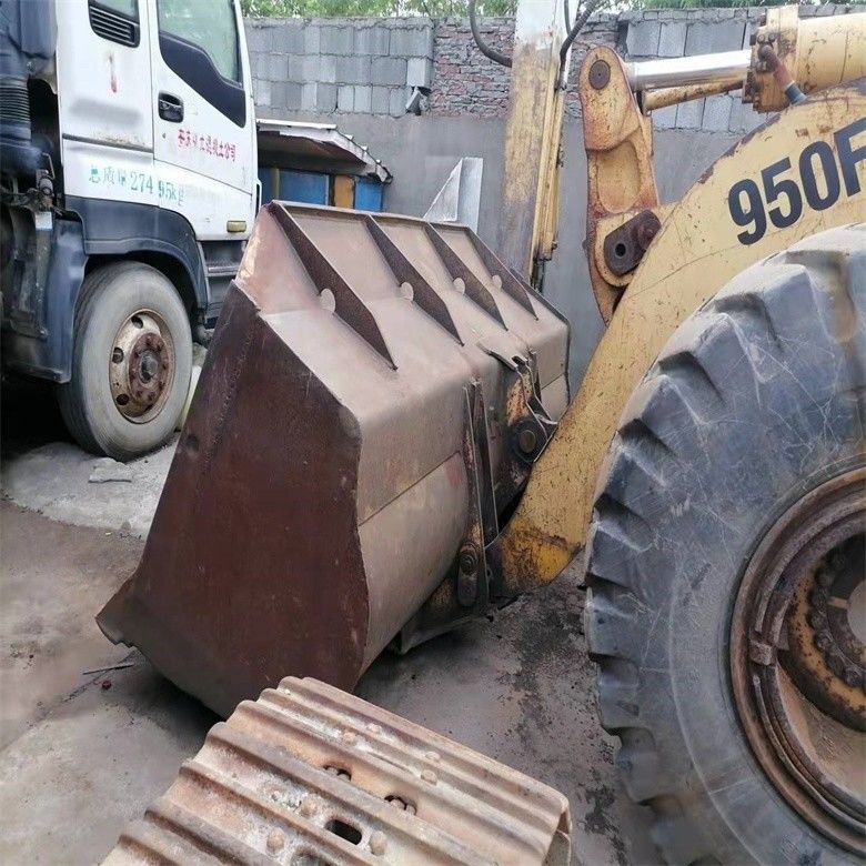 Caterpillar 950F, chargeuse à roues de 17 tonnes, de cylindrée de 6,6 litres et de 3200 à 3300 heures de travail