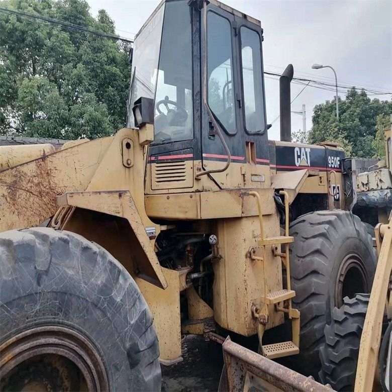 Caterpillar 950F, chargeuse à roues de 17 tonnes, de cylindrée de 6,6 litres et de 3200 à 3300 heures de travail