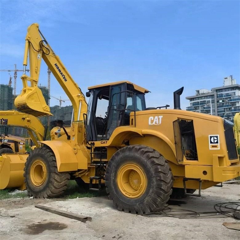 24 tonnes de chargeurs à roues originaux de type Cat 966H utilisés en provenance du Japon pour le commerce de détail