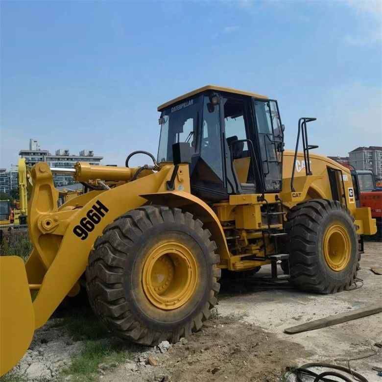 24 tonnes de chargeurs à roues originaux de type Cat 966H utilisés en provenance du Japon pour le commerce de détail
