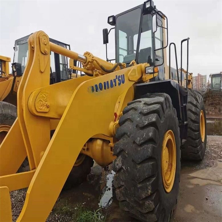 Chargeur Komatsu WA470-3 à charge nominale de 7 tonnes et cylindrée de 11 litres du Japon