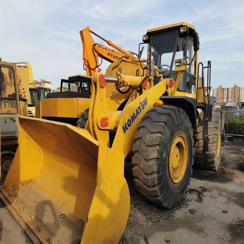 Chargeur Komatsu WA470-3 à charge nominale de 7 tonnes et cylindrée de 11 litres du Japon