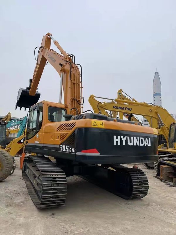 30 tonnes prêtes à l'emploi et expérimentées utilisées, Hyundai 305 importé de Corée, en bon état.