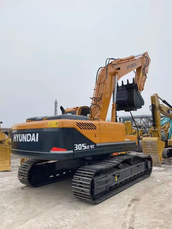 30 tonnes prêtes à l'emploi et expérimentées utilisées, Hyundai 305 importé de Corée, en bon état.