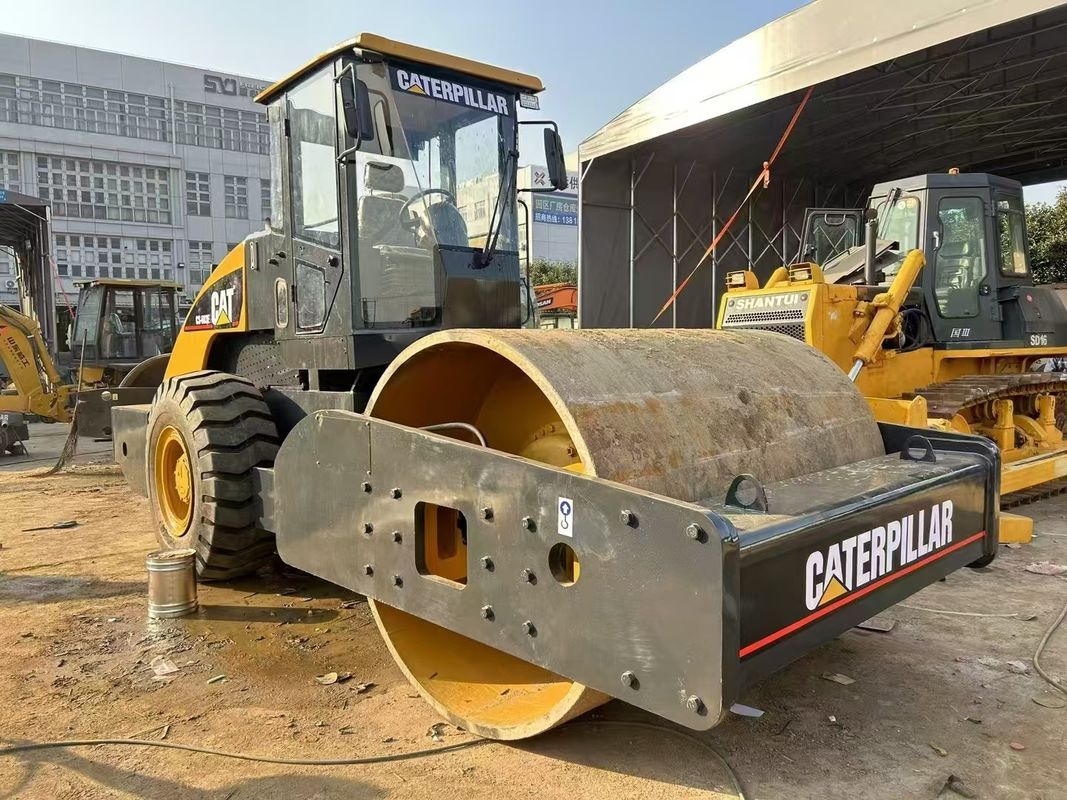 Compacteur à rouleaux vibrante CAT CS-683E utilisé 1,8 mm Amplitude 134 kW Puissance du moteur