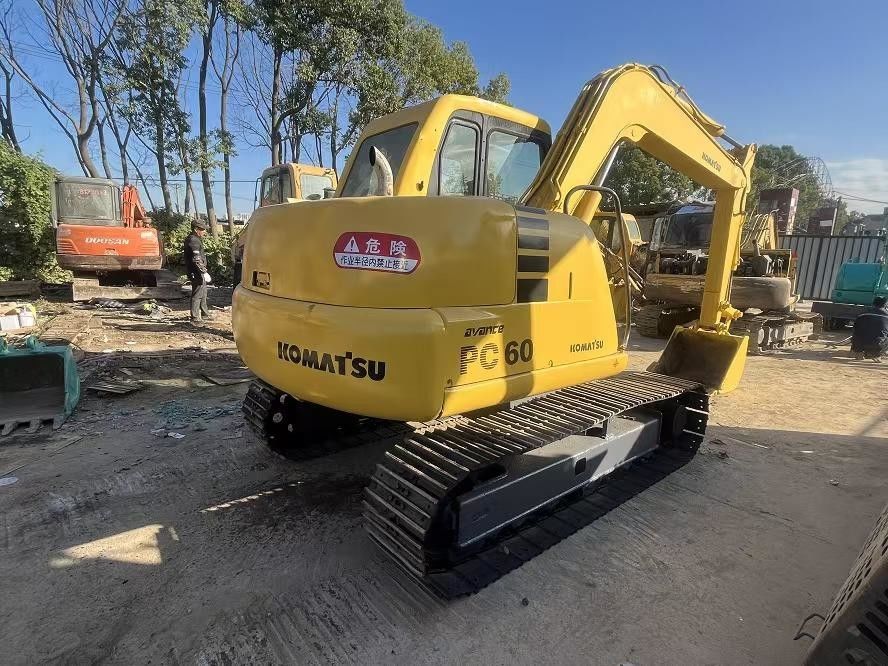 Utilisé KOMATSU Excavateur à rampe PC60-7 d'occasion KOMATSU PC60-7 équipement d'excavation d'excavateur à voie