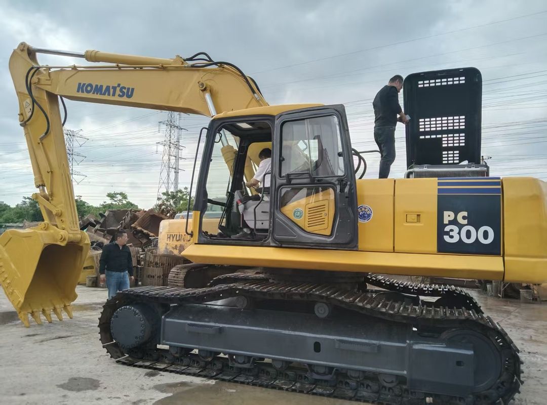 Excavatrice utilisée Komatsu PC300-7 avec 180 kW de puissance du moteur