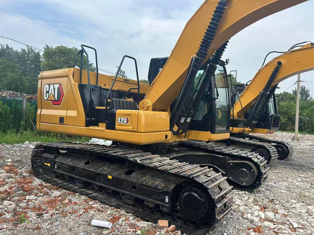 Excavatrice sur chenilles CAT 320 d'occasion - Hauteur de transport 2,96 m - 22,5 T