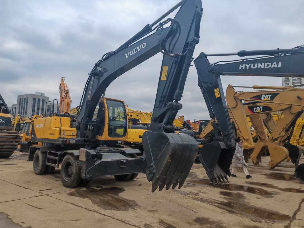 Excavateur VOLVO EW170BLC usagé à vendre. Excavateur à roues d'occasion fiable en provenance de Chine