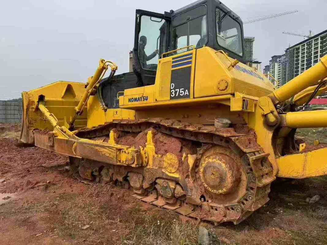 Bulldozer Komatsu D375A-5 utilisé à vendre.