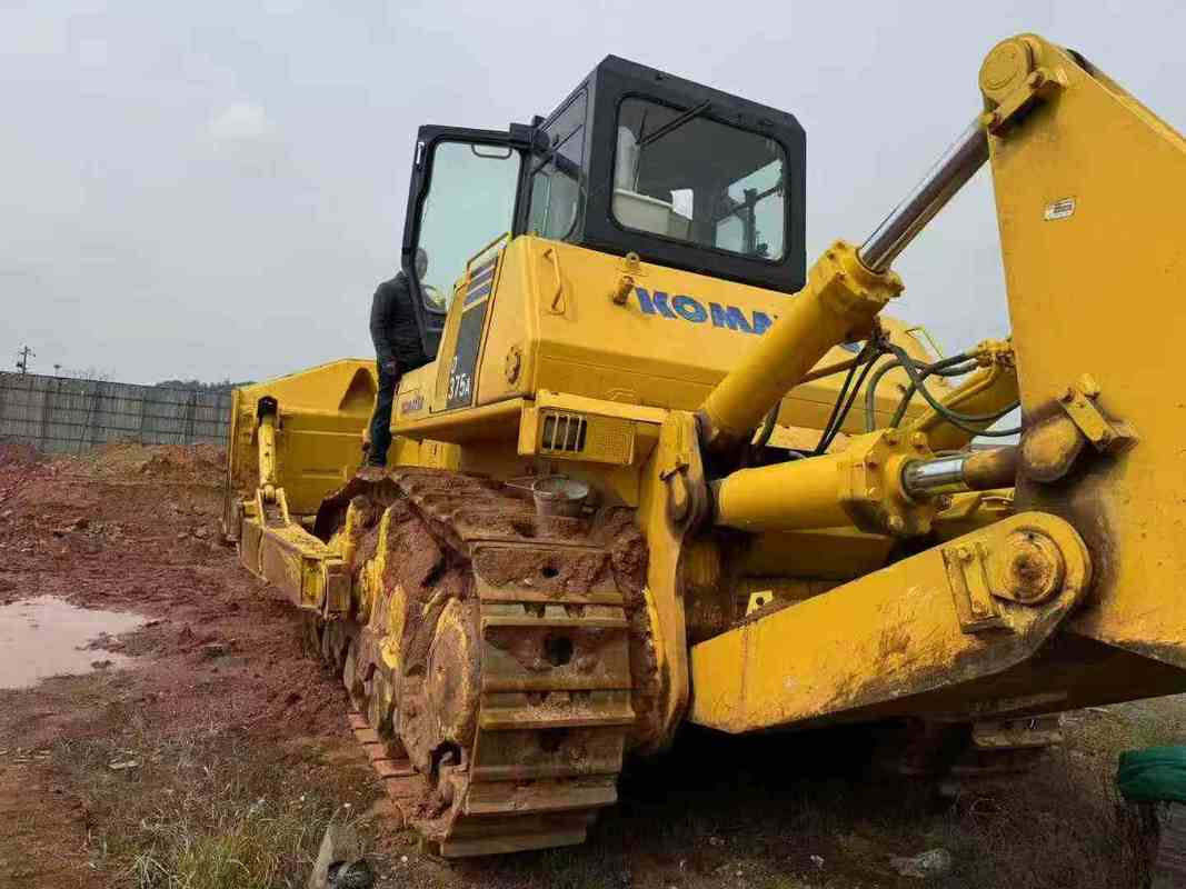 Bulldozer Komatsu D375A-5 utilisé à vendre.