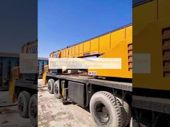Une grue de camion de construction KATO NK500 d'occasion.